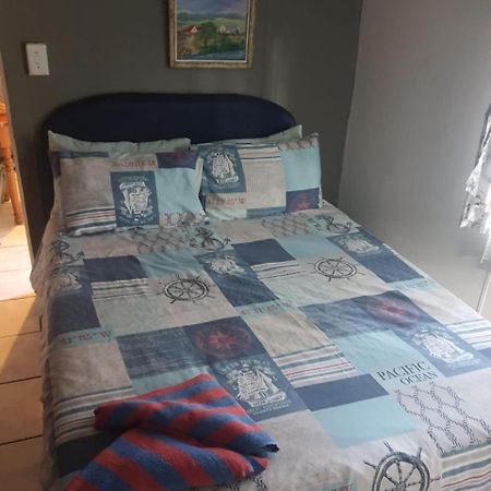 Chalet 2 Camping Style At Cynthias Country Outside Bathrooms Hartbeespoort Eksteriør bilde