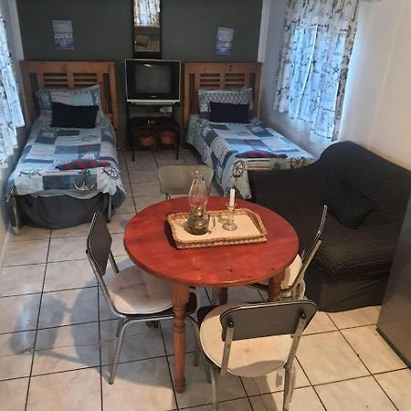 Chalet 2 Camping Style At Cynthias Country Outside Bathrooms Hartbeespoort Eksteriør bilde