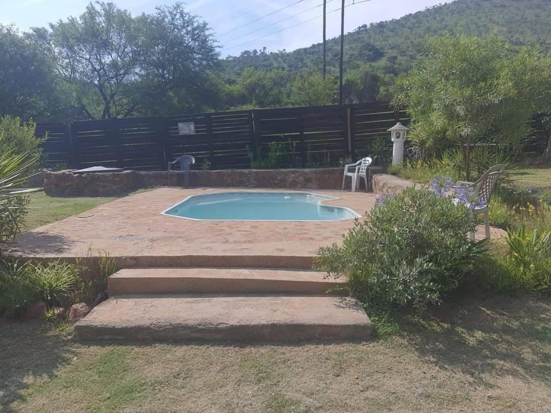 Chalet 2 Camping Style At Cynthias Country Outside Bathrooms Hartbeespoort Eksteriør bilde