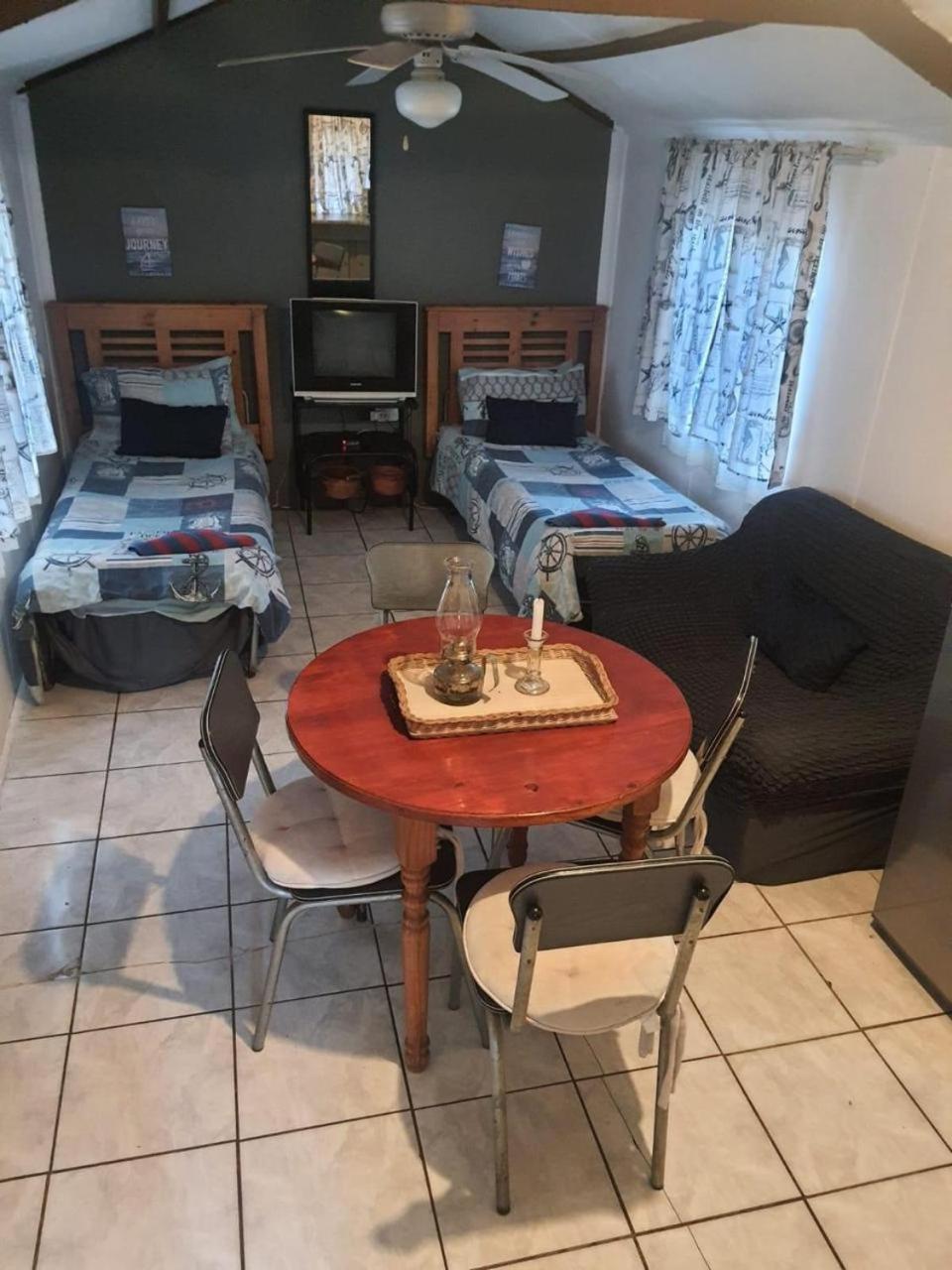 Chalet 2 Camping Style At Cynthias Country Outside Bathrooms Hartbeespoort Eksteriør bilde